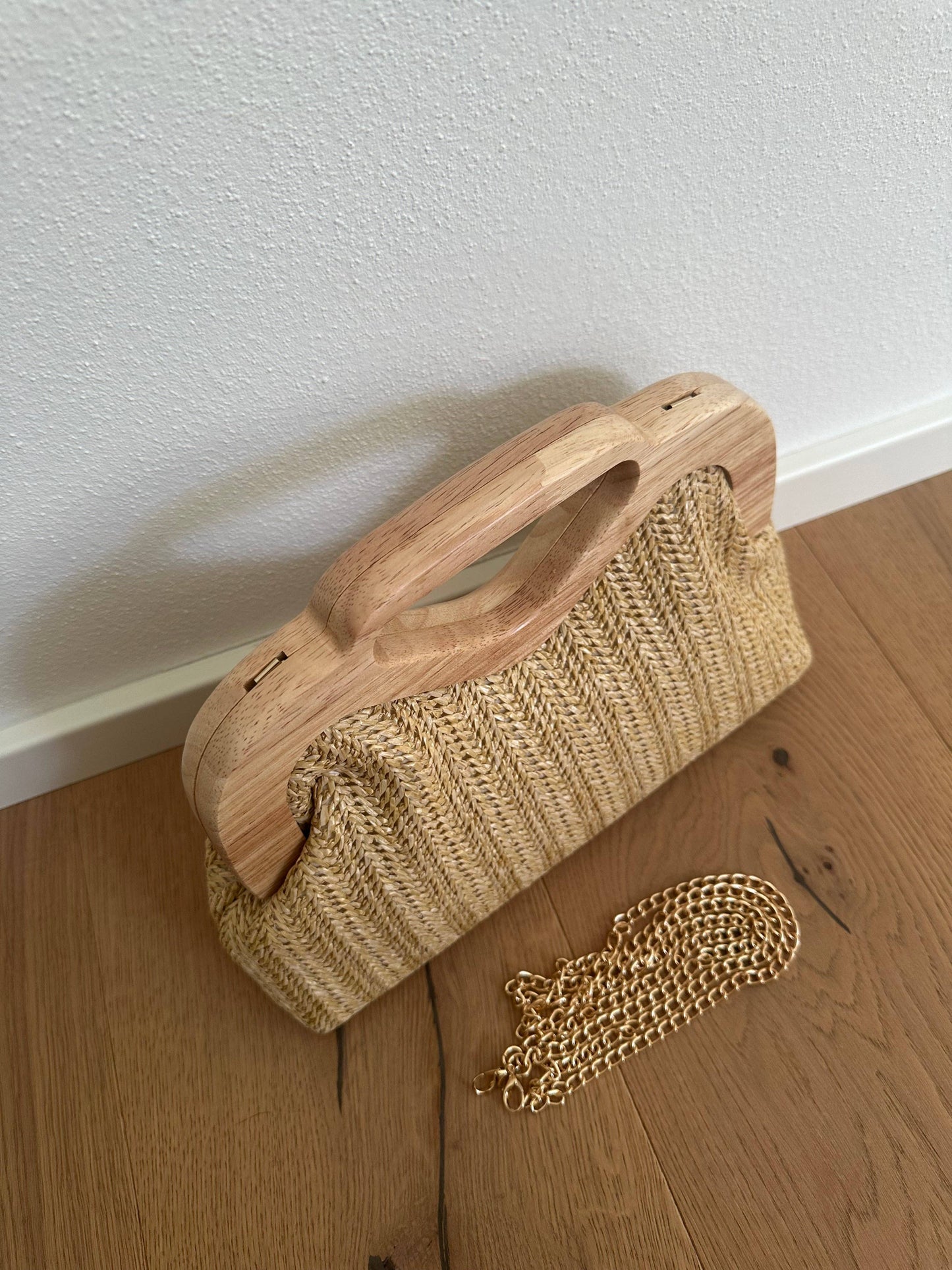 ELSA clutch - raffia and wood
