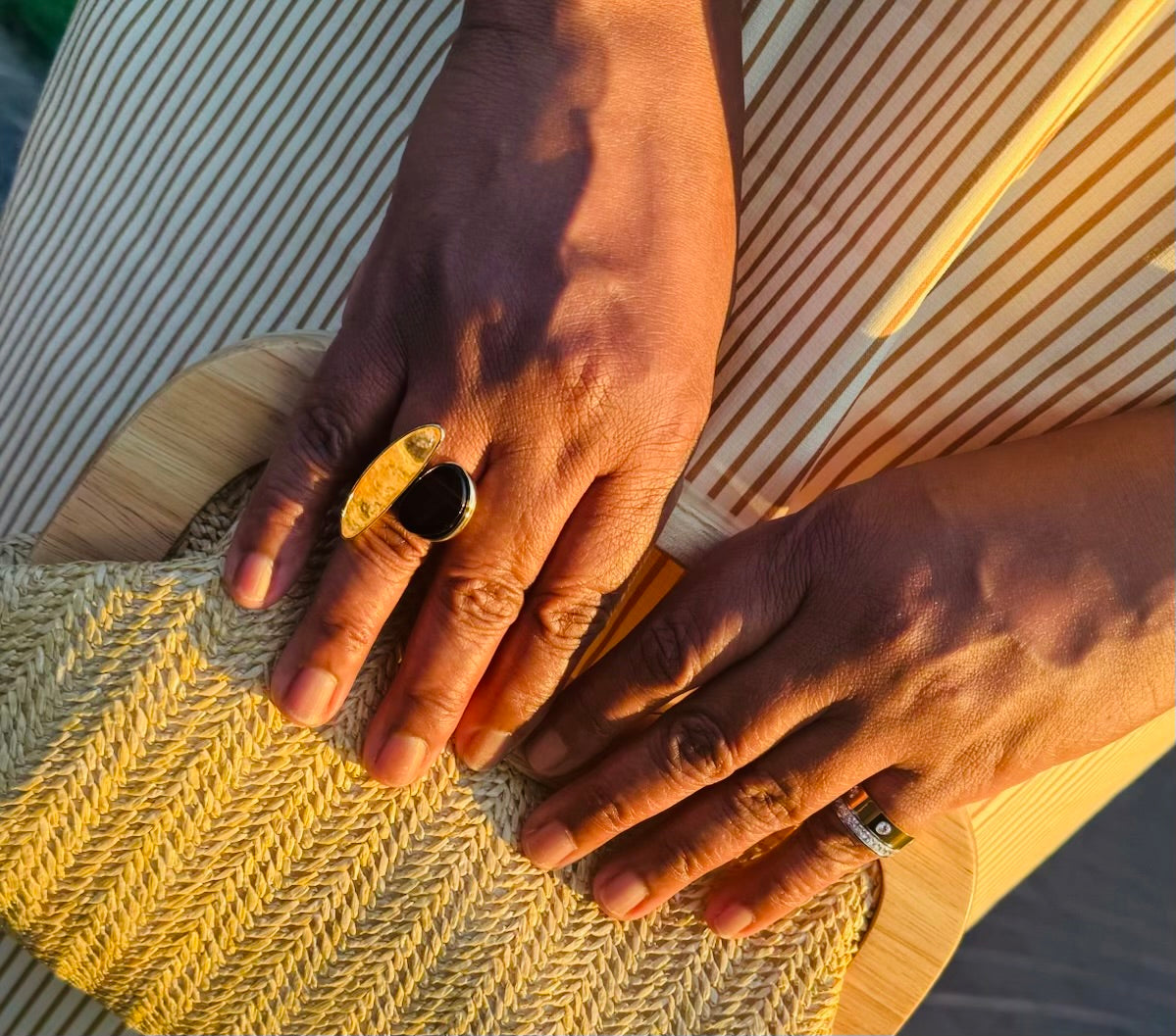 18K Gold Vintage Black Agate Stone Ring