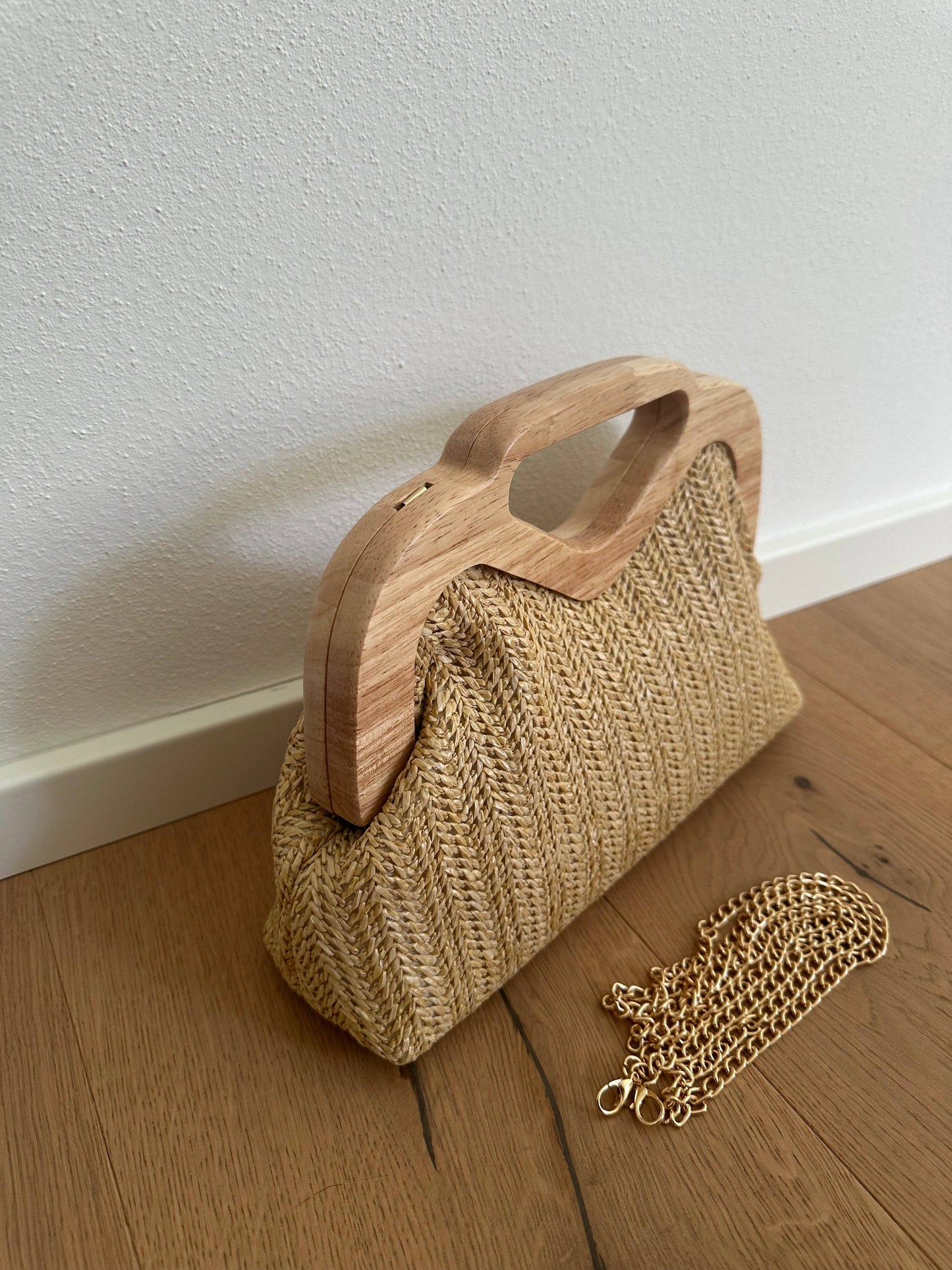 ELSA clutch - raffia and wood